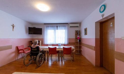Prostor za odmor i druženje korisnika u domu za starije