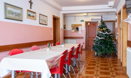 blagavaonica u domu za starije u Zagrebu u božićnom uređenju